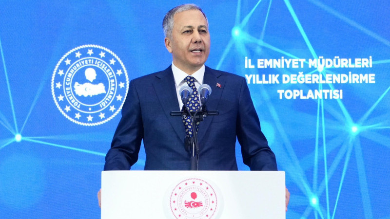 Bakan Yerlikaya'dan aşırı hız uyarısı!