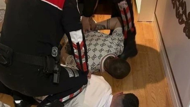 İstanbul’un göbeğinde otel odasına şok baskın