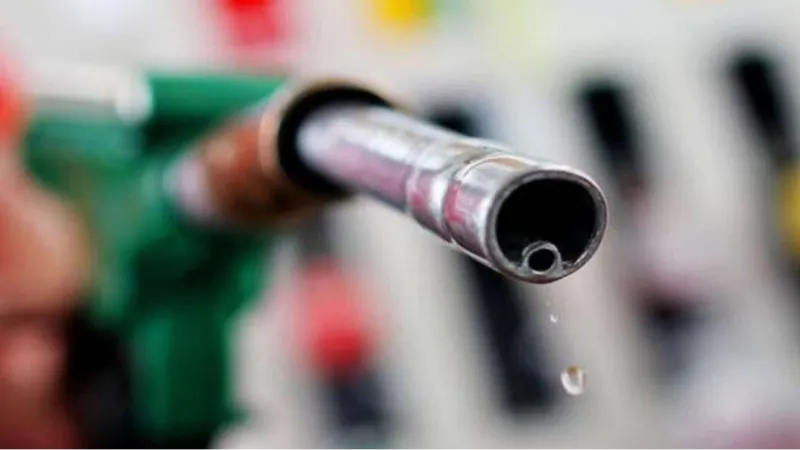 Araç sahiplerine kötü haber: Benzin ve motorine yılın ilk zammı