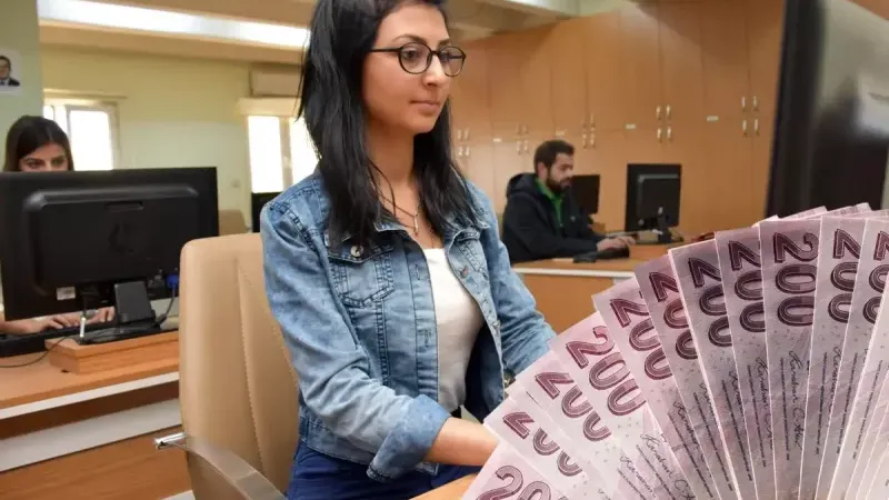 Memurlara yılda iki kez ikramiye! Teklif Meclis'e sunuldu